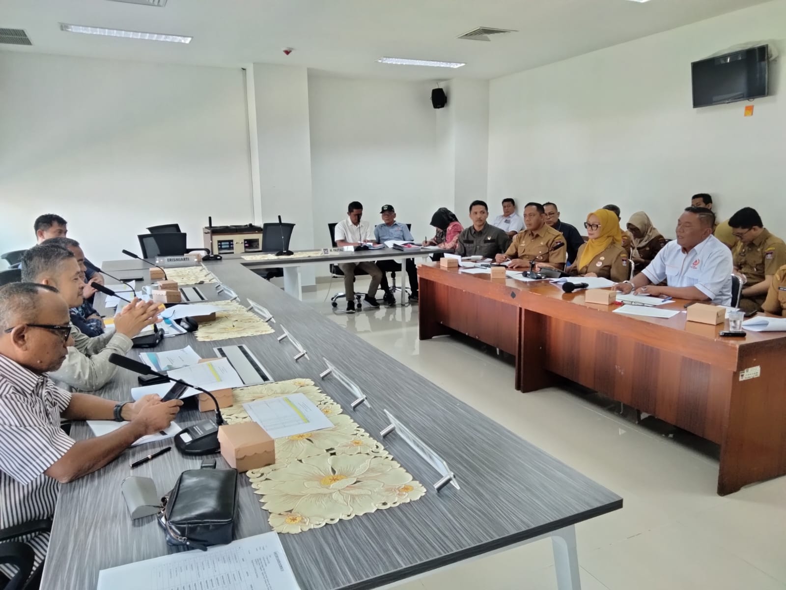 Suasana hearing Komisi IV DPRD Kota Padang bersama Dinas Pemuda dan Olahraga dan KONI Kota Padang.