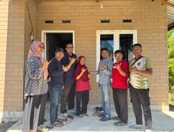 Air Mata Haru Linda Saat Terima Kunci Rumah Layak Huni