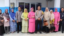 Kapolres Pasaman Barat AKBP. Agung Tribawanto bersama Ketua Bhayangkari Polres Pasaman Barat saat peresmian SPPG Yayasan Kemala Bhayangkari Polres Pasaman Barat.