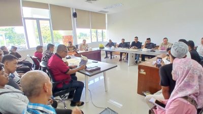 Pedagang Selasar Pasarraya saat beraudiensi dengan Komisi II DPRD Kota Padang