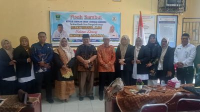 Kepala SMAN 1 Sungai Beremas Delmia, S.Pd., M.Pd bersama perwakilan Kacabdin Wilayah IV dan majelis guru usai serah terima jabatan, Rabu (18/02/2026).