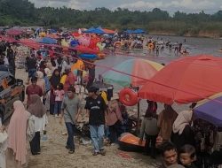 Potang Balimau, Ribuan Warga Turun ke Tapian Batang Kapur