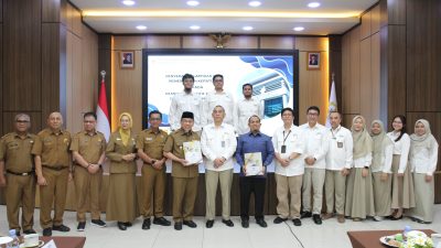 Ketua DPRD Kota Padang Muharlion bersama Wawako Maigus Nasir saat menerima LHP BPK APBD Tahun 2026.