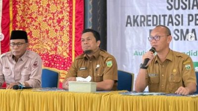 Kepala DPK Kota Padangpanjang Januardi bersama Sekretaris DPK Muji Sirwanto saat kegaiatn sosialisasi.