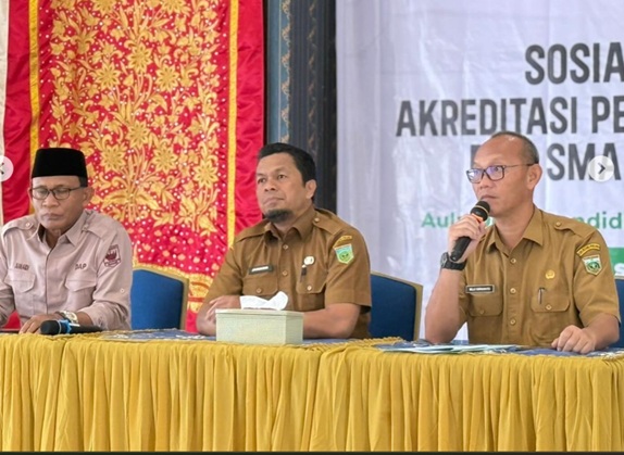 Kepala DPK Kota Padangpanjang Januardi bersama Sekretaris DPK Muji Sirwanto saat kegaiatn sosialisasi.