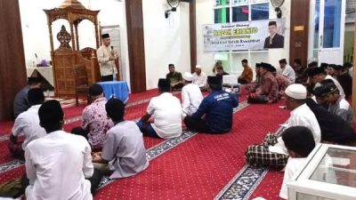 Anggota DPRD Kota Padang Erianto saat Safari Ramadan 1447 Hijriah di Masjid Abrar Kalumbuk, Minggu (01/03/2026) malam.