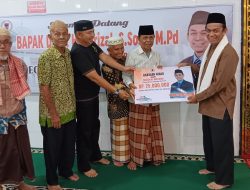 Hendrizal Serahkan Rp25 Juta untuk Masjid Al-Muttaqin