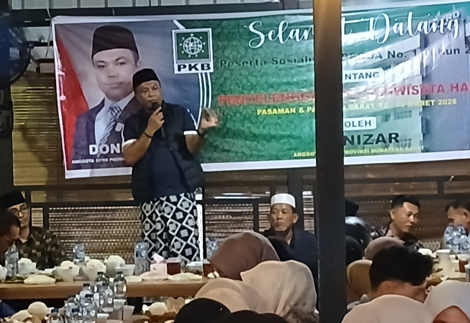 Anggota DPRD Sumbar Donizar saat Sosialiasi Perda Nomor 8 Tahun 2019 tentang Kesejahteraan Sosial di Pasaman Barat, Sabtu (14/03/2026).