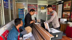 Edwardi saat membuat laporan di SPKT Polres Payakumbuh, Selasa (17/03/2026)