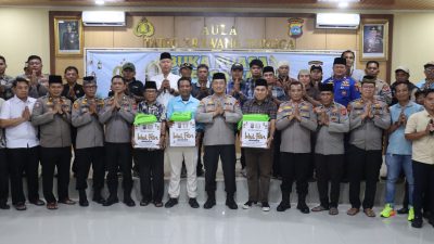 Kapolres Pasaman Barat AKBP Agung Tribawanto bersama wartawan yang bertugas di Pasaman Barat usai Buka Puasa Bersama, rabu (11/03/2026).