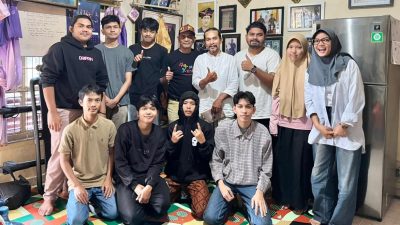 Dosen ISI Padangpanjang Dr. Adri Yandi, S.Sn., M.Sn bersama Pembina dan Anggota Komunitas Seni Kuflet Padangpanjang, Sabtu (07/03/2026).