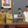 Rapor Hijau, Wawako Serahkan LKPJ Wali Kota Tahun 2025 ke DPRD