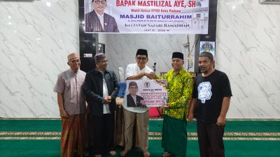Wakil Ketua DPRD Kota Padang, Mastilizal Aye, saat Safari Ramadan 1447 Hijriah di Masjid Baiturrahim, Kampung Lapai, Nanggalo, Minggu (01/03/2026).
