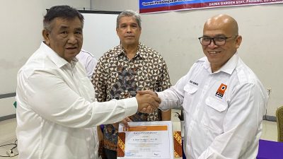 Penyerahan hasil Muswillub Persatuan Insinyur Indonesia (PII) Wilayah Sumatera Barat.