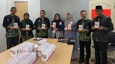 Pimpinan Baznas Kota Padangpanjang bersama Kepala Cabang BSI Padangpanjang dalam menghadirkan layanan digital menghimpun Zakat, Infak dan Sedekah.