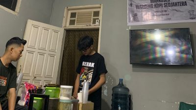 Warung Kopi Sedjahtera di Bunian, jalan Veteran No.57 Kecamatan Payakumbuh Barat itu, menjadi tempat nongkrong yang ideal bagi generasi muda.