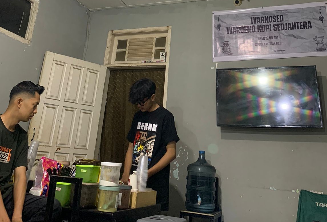 Warung Kopi Sedjahtera di Bunian, jalan Veteran No.57 Kecamatan Payakumbuh Barat itu, menjadi tempat nongkrong yang ideal bagi generasi muda.