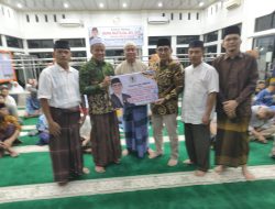 Mastilizal Aye Salurkan Bantuan Rp25 Juta di Masjid At Taubah