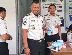 Personel Rutan kelas IIB Padangpanjang usai menjalani tes urine