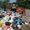Tumpukan Sampah Meningkat di Flyover Jalan By Pass Menuju Bandara Internasional Minangkabau