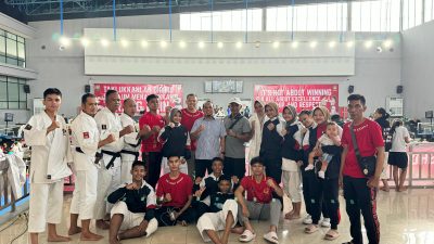 Ketua DPRD Kota Padang Muharlion saat menghadiri Kejuaraan Nasional (Kejurnas) Shorinji Kempo di Gedung Olahraga Cempaka Putih, Jakarta Pusat, Jumat (10/4/2026).