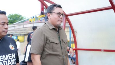 Komisaris Semen Padang FC Braditi Moulevey