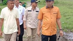 Wakil Ketua DPRD Sumbar Evi Yandri Rajo Budiman bersama Ketua Komisi II DPRD Sumbar Khairudin Simanjuntak dan Asisten III Setdaprov saat mengunjungi UPTD Ternak Ruminansia Air Runding, Kecamatan Koto Balingka, Rabu (15/04/2026).  