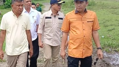 Wakil Ketua DPRD Sumbar Evi Yandri Rajo Budiman bersama Ketua Komisi II DPRD Sumbar Khairudin Simanjuntak dan Asisten III Setdaprov saat mengunjungi UPTD Ternak Ruminansia Air Runding, Kecamatan Koto Balingka, Rabu (15/04/2026).  