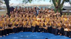 Kepala Sekolah bersama majelis Guru SMKN 1 Lembah Melintang usai kegiatan perpisahan siswa Kelas XII Angkatan 2025/2026, Kamis (30/04/2026).