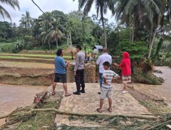 Lintau Buo Lumpuh, Banjir  Bandang Hanyutkan Rumah dan Putus Jembatan 