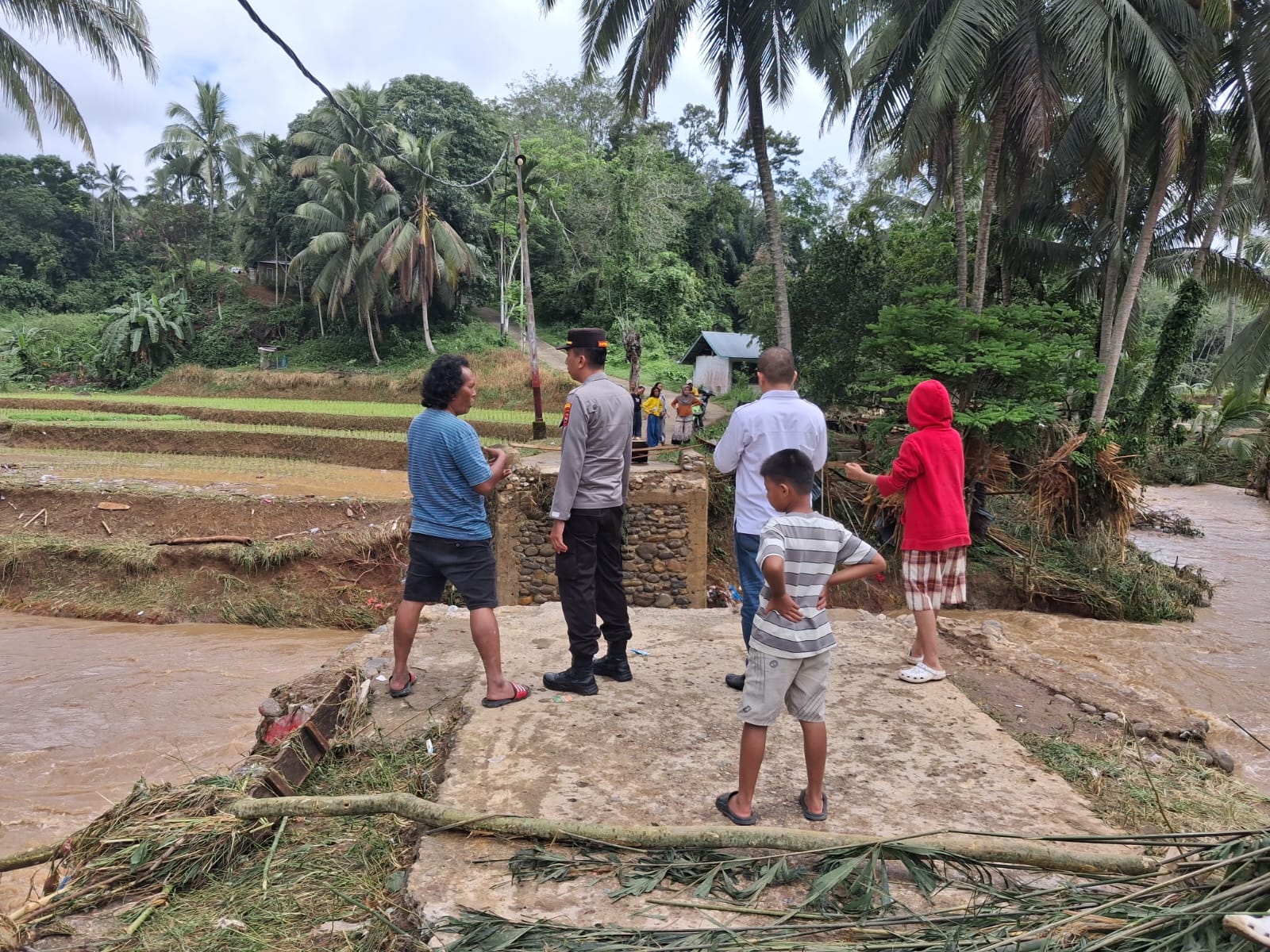Banjir Bandang yang melanda Kecamatan Lintau Buo, Tanahdatar.