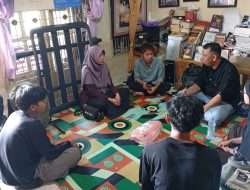 Datangkan Redpel Harian Rakyat Sumbar, Kuflet Bahas Teknik Penulisan Siaran Pers 