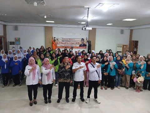 Anggota DPRD Padang Hendrizal menggelar kegiatan Reses Masa Sidang III Tahun 2026 dengan menemui warga kurang mampu di Kecamatan Lubuk Begalung, Kota Padang, Senin (04/05/2026).