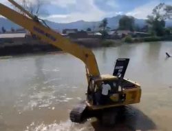 Perumda AM Padang Lakukan Pengurasan Mulut Kanal