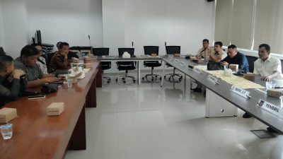 Komisi III mengundang Dinas PUPR, Bapenda serta Dinas Lingkungan Hidup untuk membahas sejumlah persoalan yang ditemukan di lapangan.