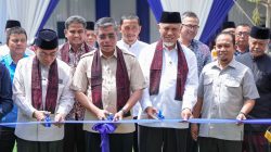 Ketua DPRD Padang Muharlion mendampingi kunjungan Menteri Ketenagakerjaan RI, Yassierli di Masjid Raya Kenagarian Balai Gadang, Koto Tangah, Padang, Kamis (14/5/2026).