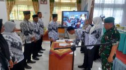 Ketua PGRI Kabupaten Solok Selatan Asbandi saat penandatanganan fakta integritas pengurus PGRI Cabang Sungai Pagu, Rabu (13/05/2026).