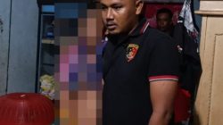 Pelaku pencabulan terhadap anak tiri saat ditangkap jajaran Polres Pasaman Barat.