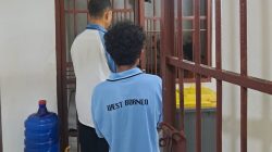 Pelaku penganiayaan terhadap anak kandung saat diamankan di Sel Polresta Padang