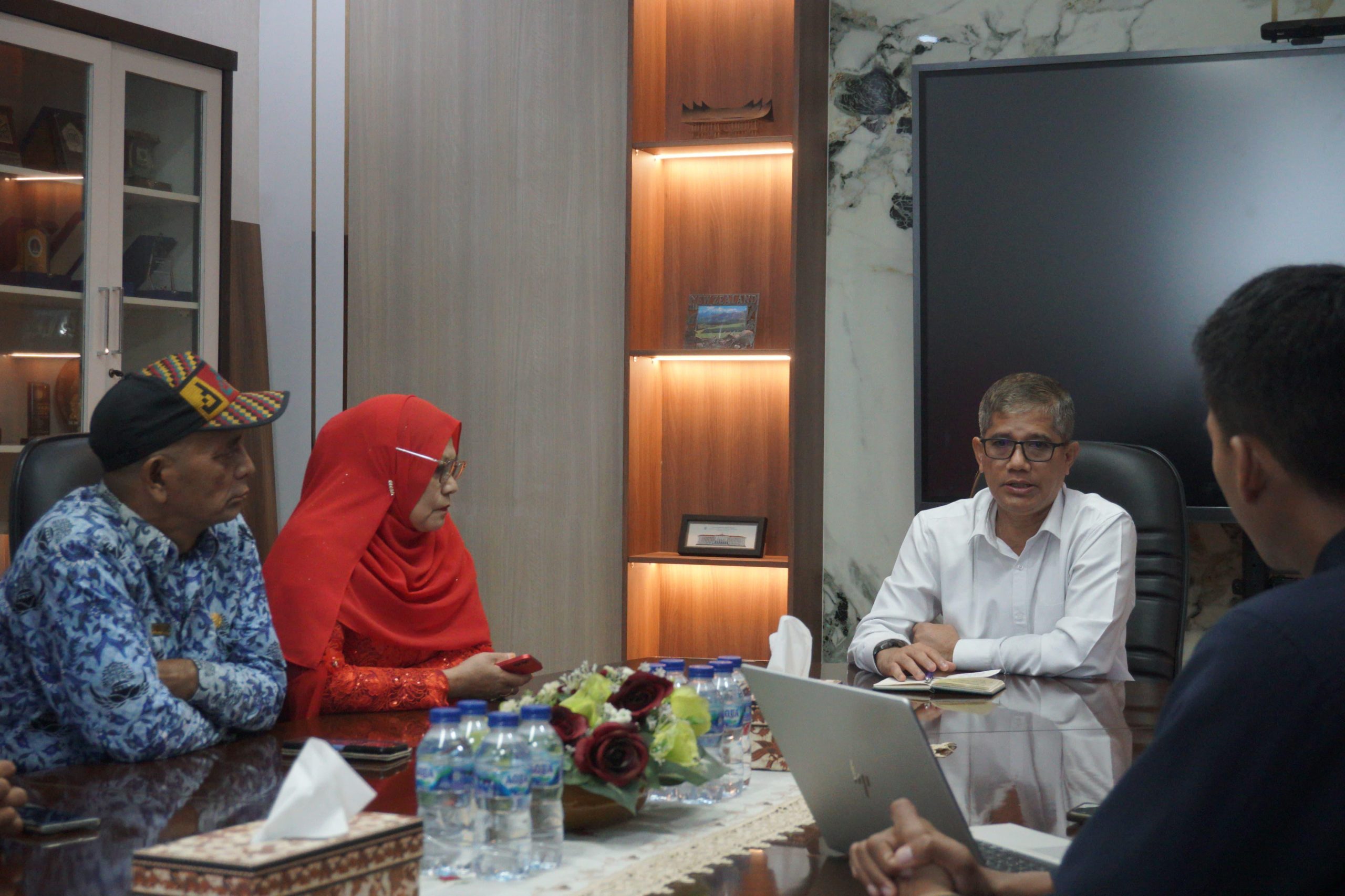 Rektor ISI Padangpanjang Dr. Febri Yulika, S.Ag., M.Hum saat persiapan kegiatan ISU ISI yang akan digelar pada 24 hingga 26 Juni 2026.