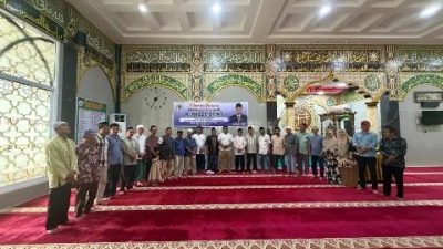 Anggota DPRD Kota Padang, H. Rusdi, ST., MT menggelar pertemuan dalam rangka Reses Masa Sidang III Tahun 2026 di Masjid Darul Hikmah, Kelurahan Koto Baru Nan XX.
