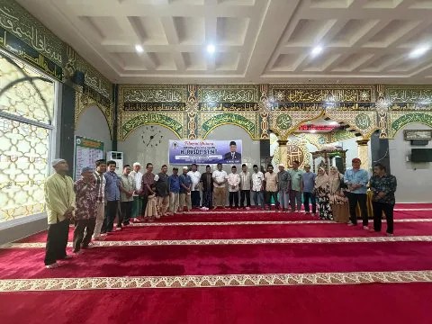 Anggota DPRD Kota Padang, H. Rusdi, ST., MT menggelar pertemuan dalam rangka Reses Masa Sidang III Tahun 2026 di Masjid Darul Hikmah, Kelurahan Koto Baru Nan XX.
