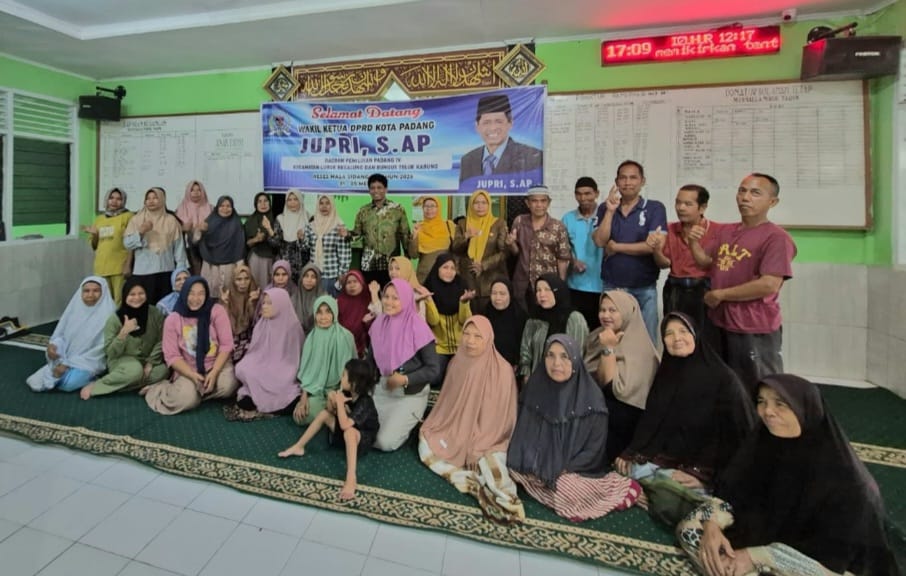 Wakil Ketua DPRD Kota Padang Jupri turun langsung menemui masyarakat dalam kegiatan Reses Masa Sidang III Tahun 2026 di Musala Nurul Yaqin RW II, Kelurahan Tanjung Saba Pitameh Nan XX, Kecamatan Lubuk Begalung, Senin (04/05/2026).