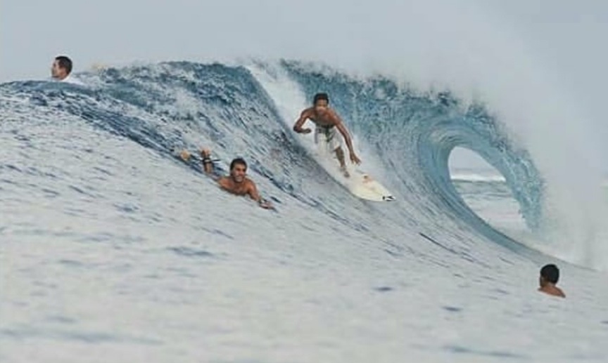 Peserta kontes selancar Bupati Cup road to World Surfing League (WSL) Qualifying Series (QS) 6000