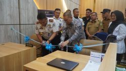 Kepala Kanwil Ditjenpas Sumbar Kunrat Kasmiri bersama Wali Kota Padangpanjang Hendri Arnis saat meresmikan Pos Bapas di MPP Padangpanjang, Senin (04/05/2026).