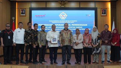 Wali Kota Padangpanjang Hendri Arnis bersama jajaran OPD usai menerima WTP dari BPK-RI Perwakilan Sumbar, Jum'at, (29/05/2026).