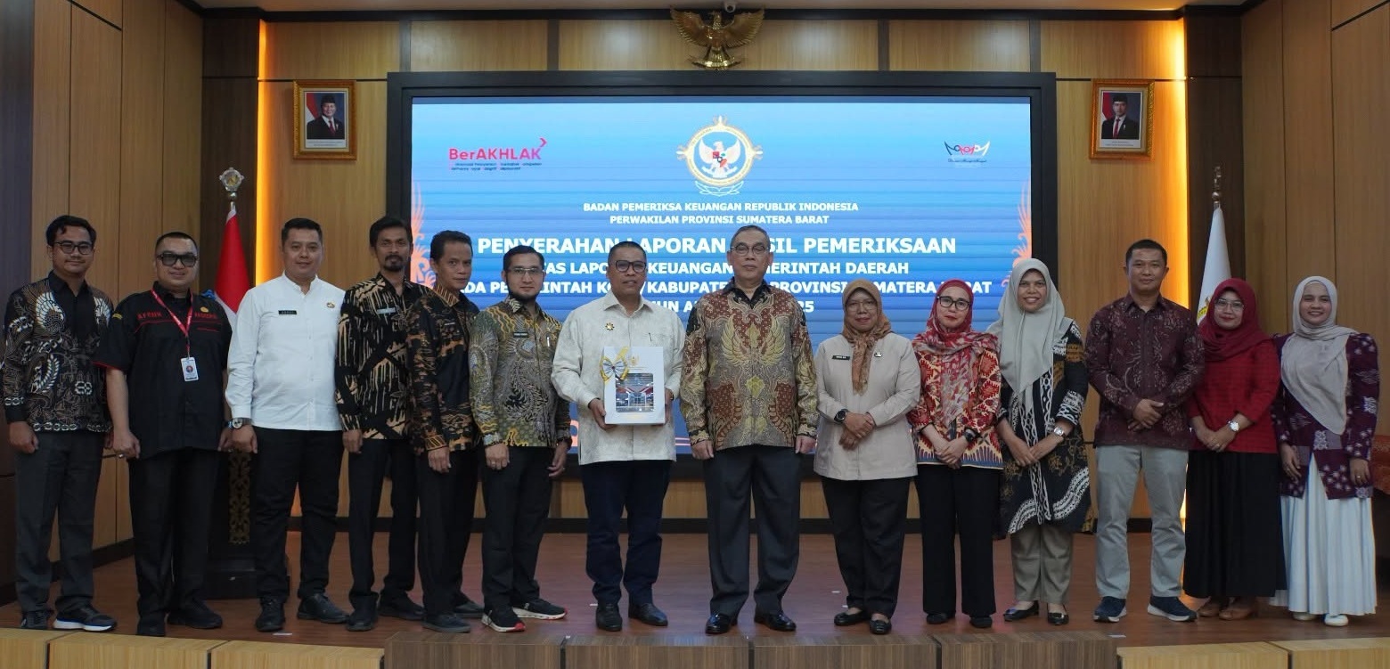 Wali Kota Padangpanjang Hendri Arnis bersama jajaran OPD usai menerima WTP dari BPK-RI Perwakilan Sumbar, Jum'at, (29/05/2026).