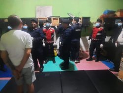 Kepala Kanwil Ditjenpas bersama Kabid Patnal saat melihat lansung kamar WBP.