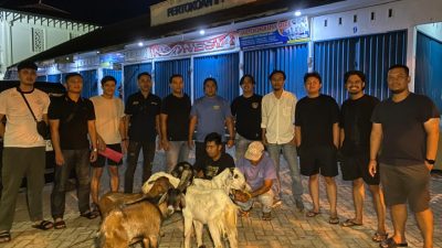 Dua Pencuri Kambing saat diamankan Satreskrim Polresta Padang saat menjual hasil pencurian di kawasan Dadok Tunggul Hitam, Padang, Kamis (11/06/2026).