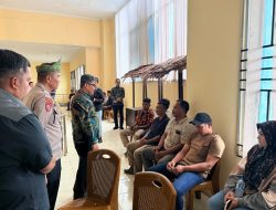 Suasana antusiasme dan ketertiban masyarakat pencari keadilan di Kecamatan Kandis saat menunggu giliran persidangan yang turut didampingi oleh aparat kepolisian setempat